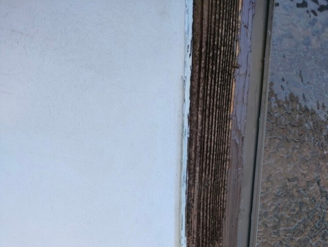 柱の脇　コーキング